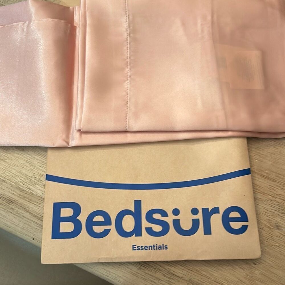 2 New Bedsure pink satin 20 x 30 pillowcases set of two
